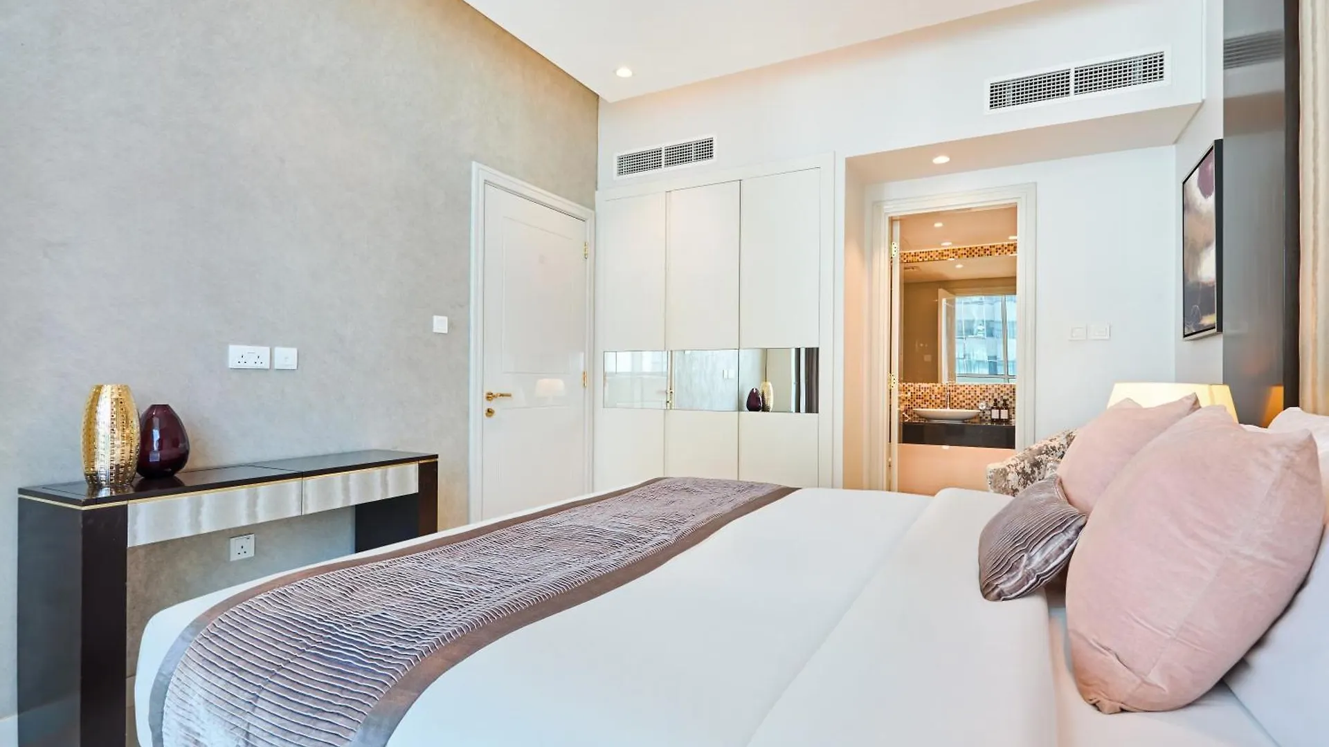 Downtown 1Br - 5 Minutes To Mall - Panoramic Pool Dubai